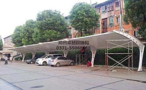 某小區(qū)的膜結構車棚