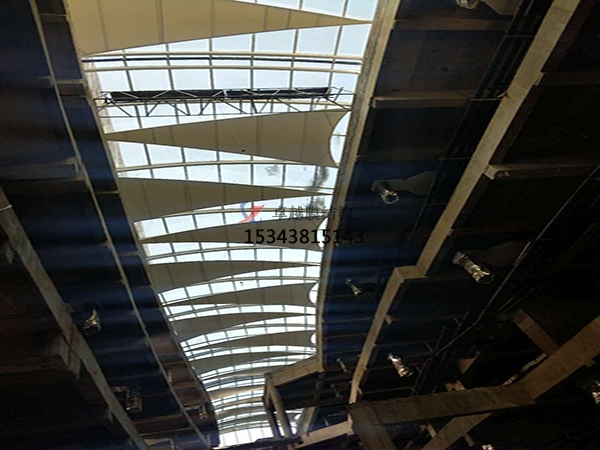 威?；@球場(chǎng)膜結(jié)構(gòu)罩棚【設(shè)計(jì)安裝】