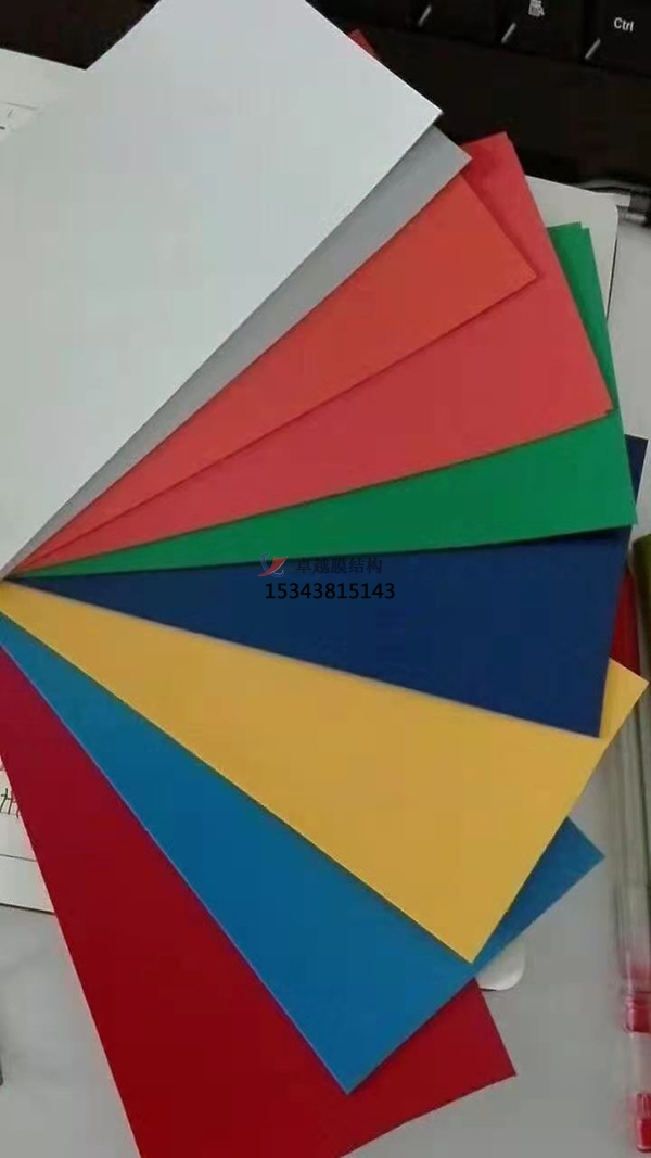 商業(yè)廣場(chǎng)<font color='red'>張拉膜結(jié)構(gòu)</font>景觀搭建