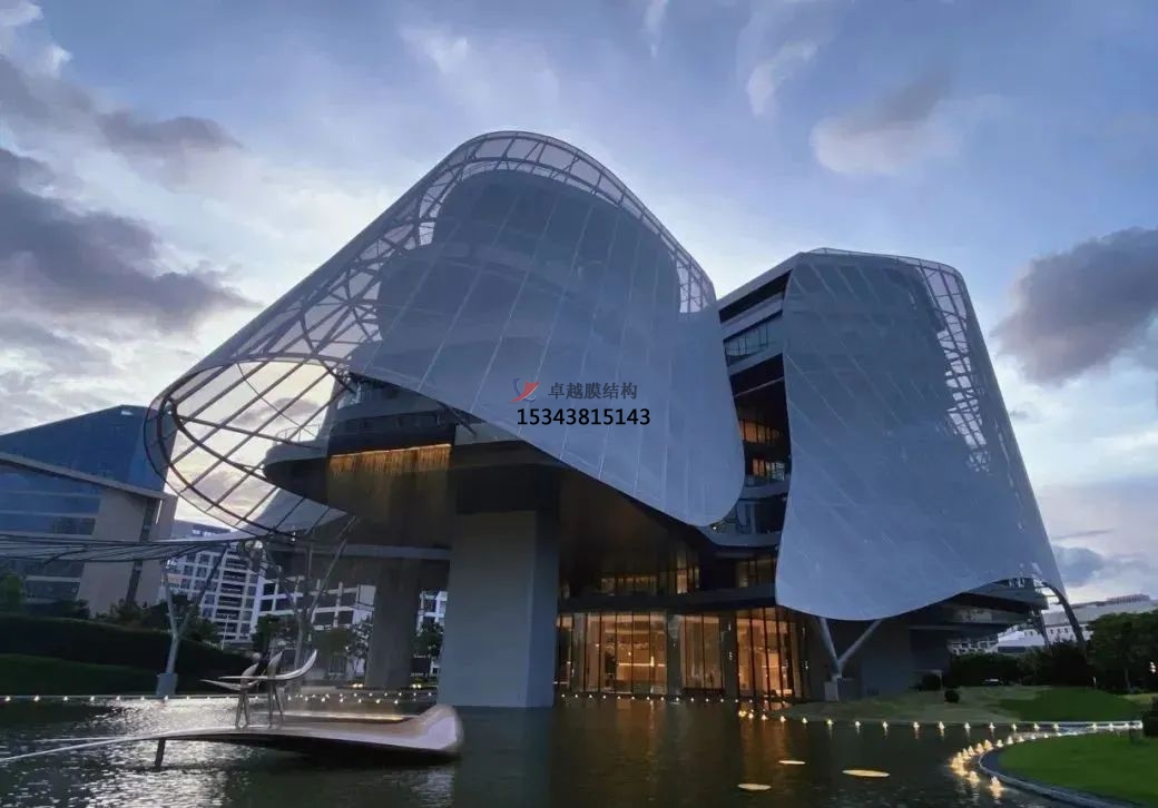 優(yōu)雅而懸浮，PTFE膜結構外立面建筑