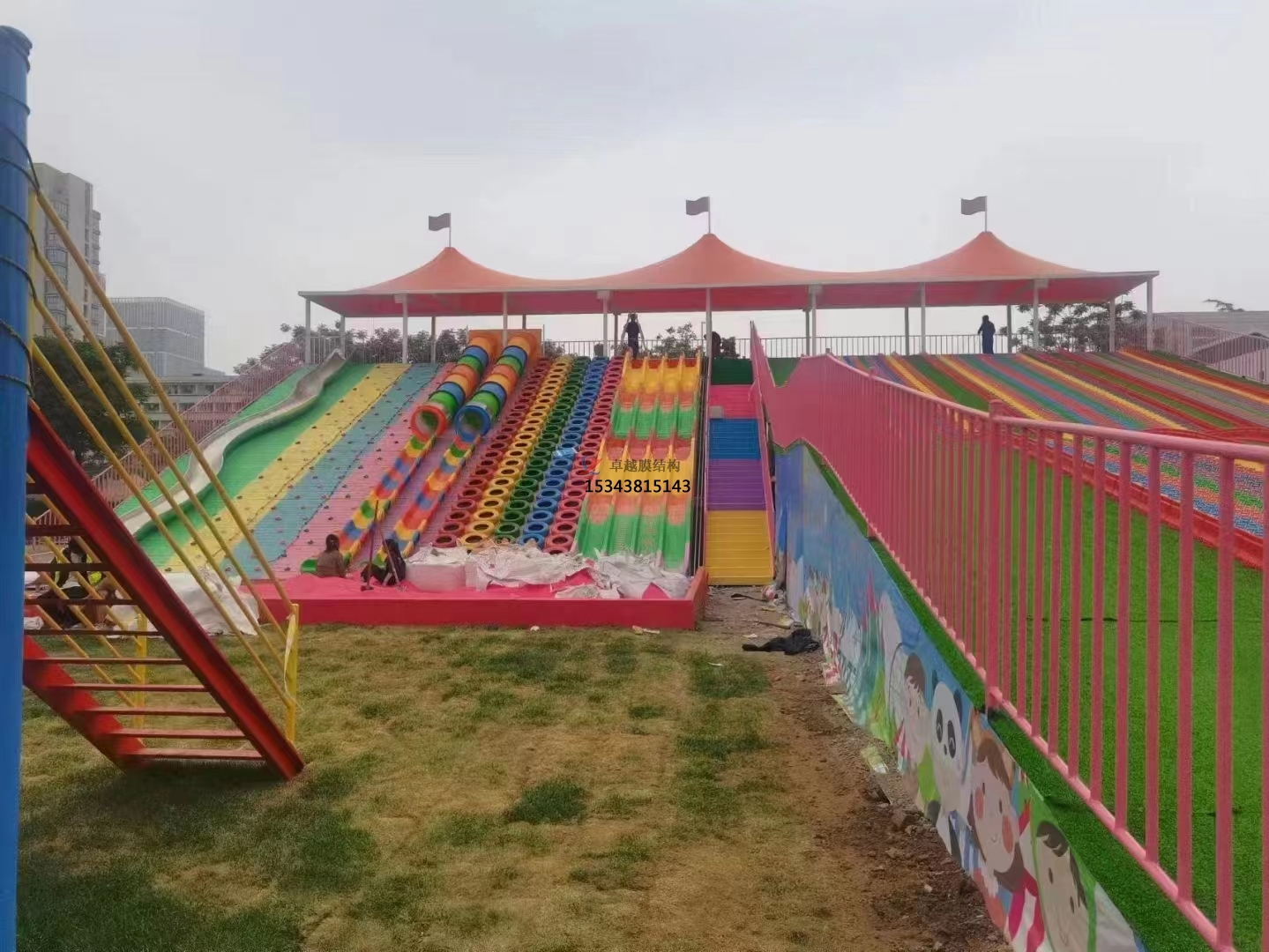 晉城彩虹滑道游樂設備紅色遮陽棚結構設計生產